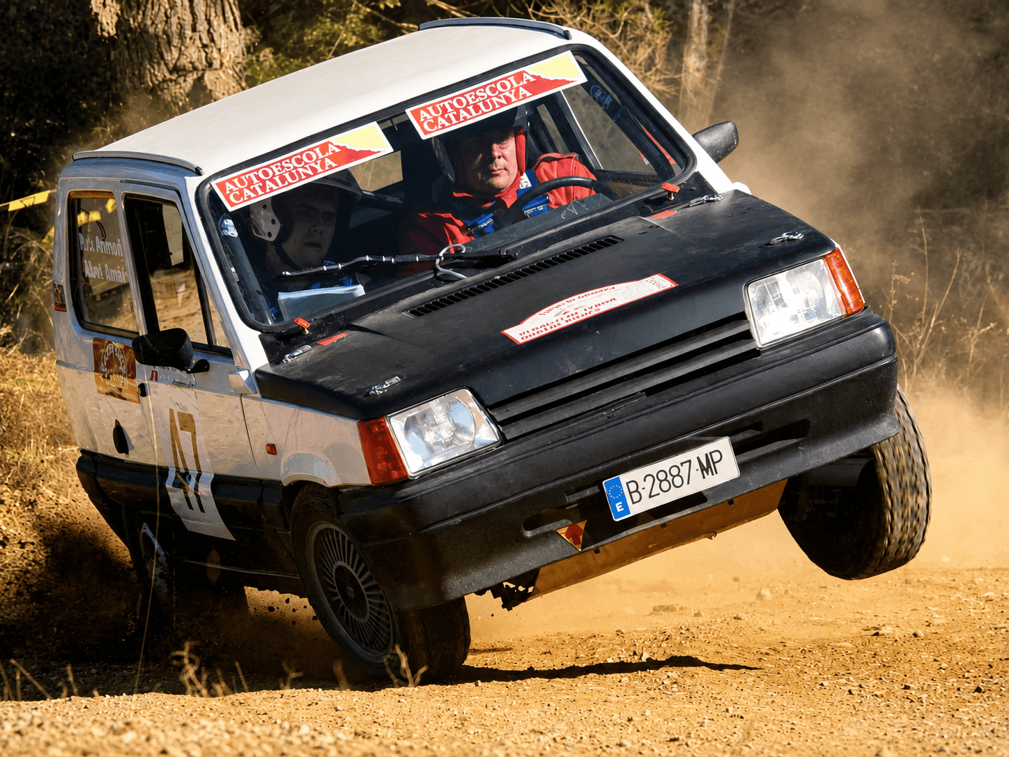 AG compitiendo en rally
